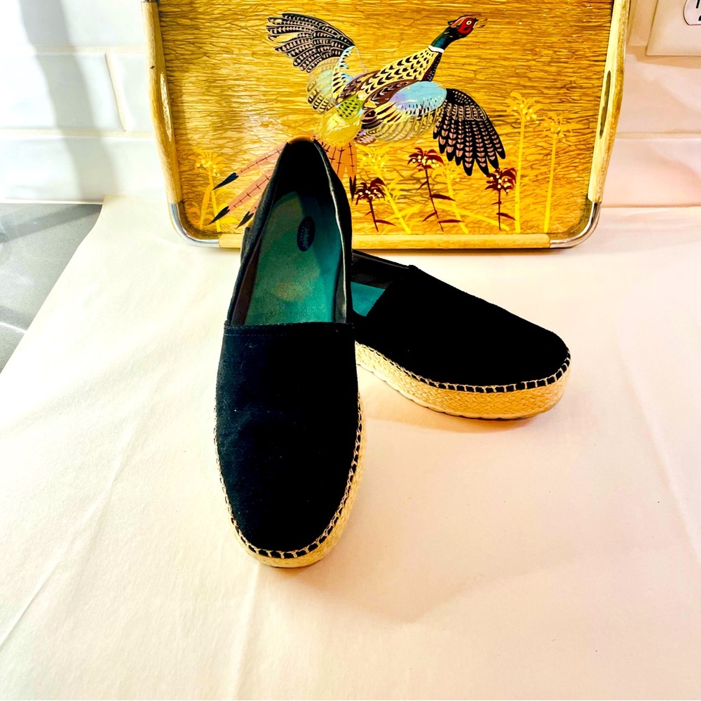Dr. Scholl’s black suede espadrilles. Worn 3 times. Excellent condition.